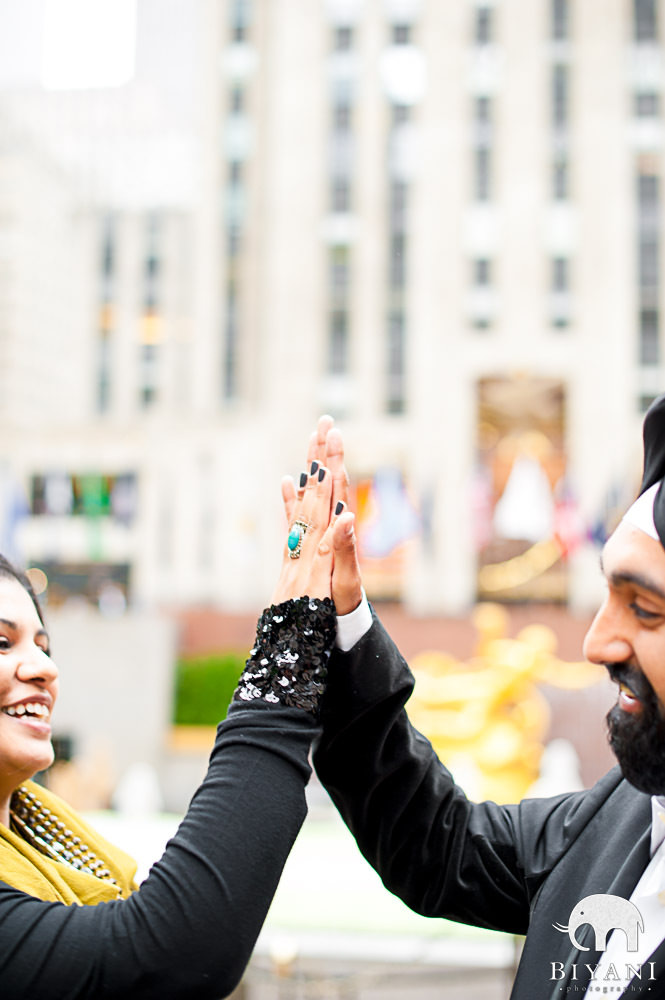 Hig Fiving couple, engagement photos in New York